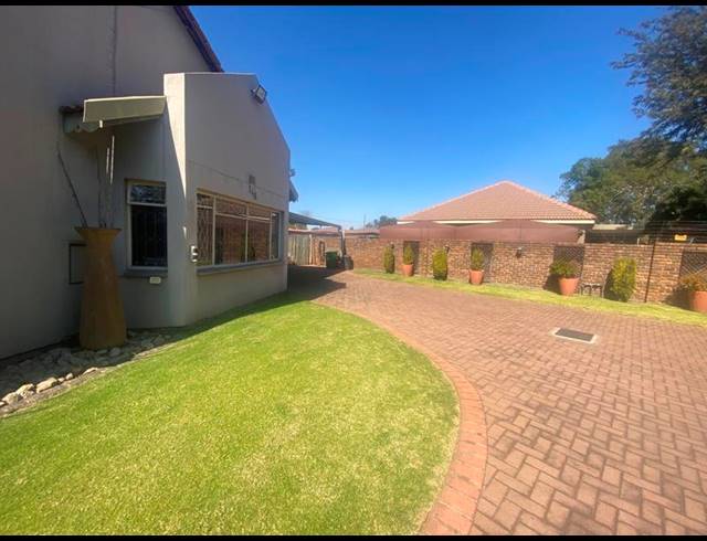 4 BEDROOM HOUSE FOR SALE IN GROENKOL